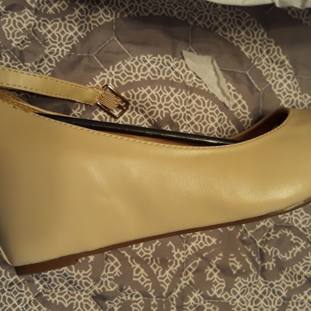 Ivory shoes - Picture 3 of 5